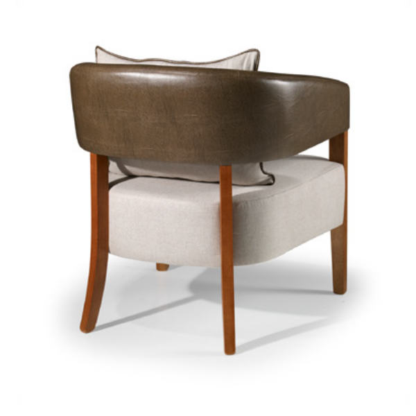 POLTRONA FIORI PAQUETA ESTOFADA COR: PINHÃO TEC: 274/279 COSTAS