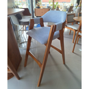 BANQUETA MILER INTERIORES ALTA MODELO LUA COR CASTANHO E CINZA