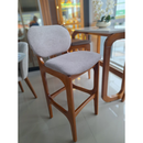 BANQUETA MILER INTERIORES ALTA MODELO DECOR ENCOSTO ESTOFADO LAMINADO CASTANHO TECIDO L-89